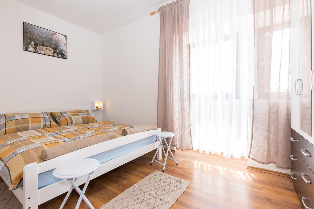 Holiday Home Mery By El-Pi Tours Malinska Exteriör bild