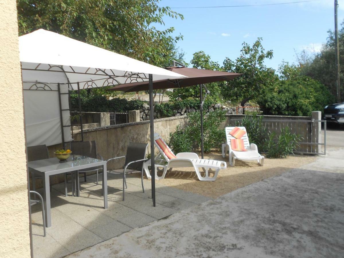 Holiday Home Mery By El-Pi Tours Malinska Exteriör bild